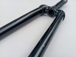 Fourche noire 700c course acier cro mo Ø22