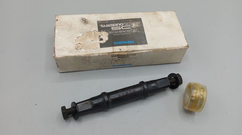 Brand new! Shimano - Square bottom bracket axle - 113 mm